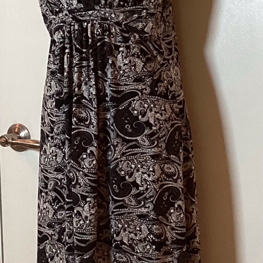 Hi-LO PAISLEY SLEEVELESS BLACK & WHITE STRETCHY V-NECK DRESS by Metaphor Sz. M - Picture 3 of 9